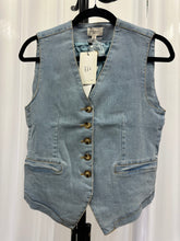 Load image into Gallery viewer, Daphne
