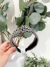 Load image into Gallery viewer, Simple Knot Headband
